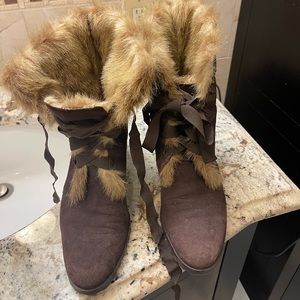 Chocolate suede soft brown boots with fur size 9.5 lace up tie
